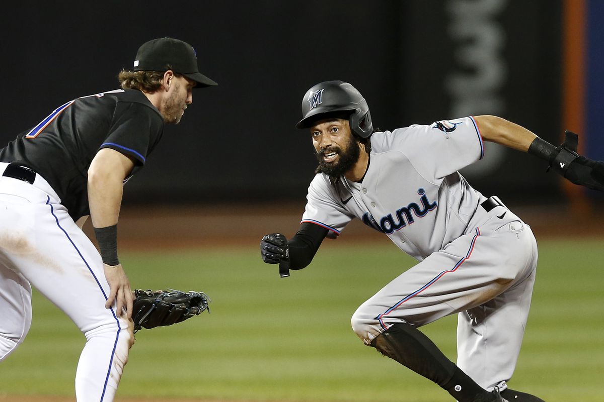 Billy Hamilton #6 of the Miami Marlins steals second base during the ninth inning against Jeff McNeil #1 of the New York Mets at Citi Field on July 08, 2025 in New York City.&nbsp;